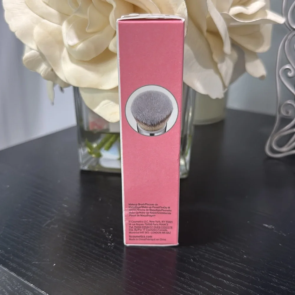 IT Cosmetics Solid Serum Foundation Brush No. 29 Blurring Finish-Discontinued!